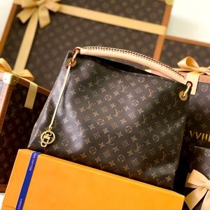 <AUTHENTIC>Louis Vuitton Artsy MM Hobo Bag